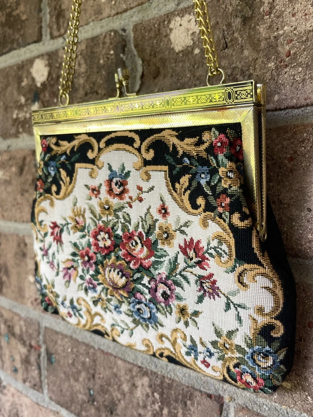 Vintage Floral Tapestry Needlepoint Purse Gold Chain Kiss Lock Handbag